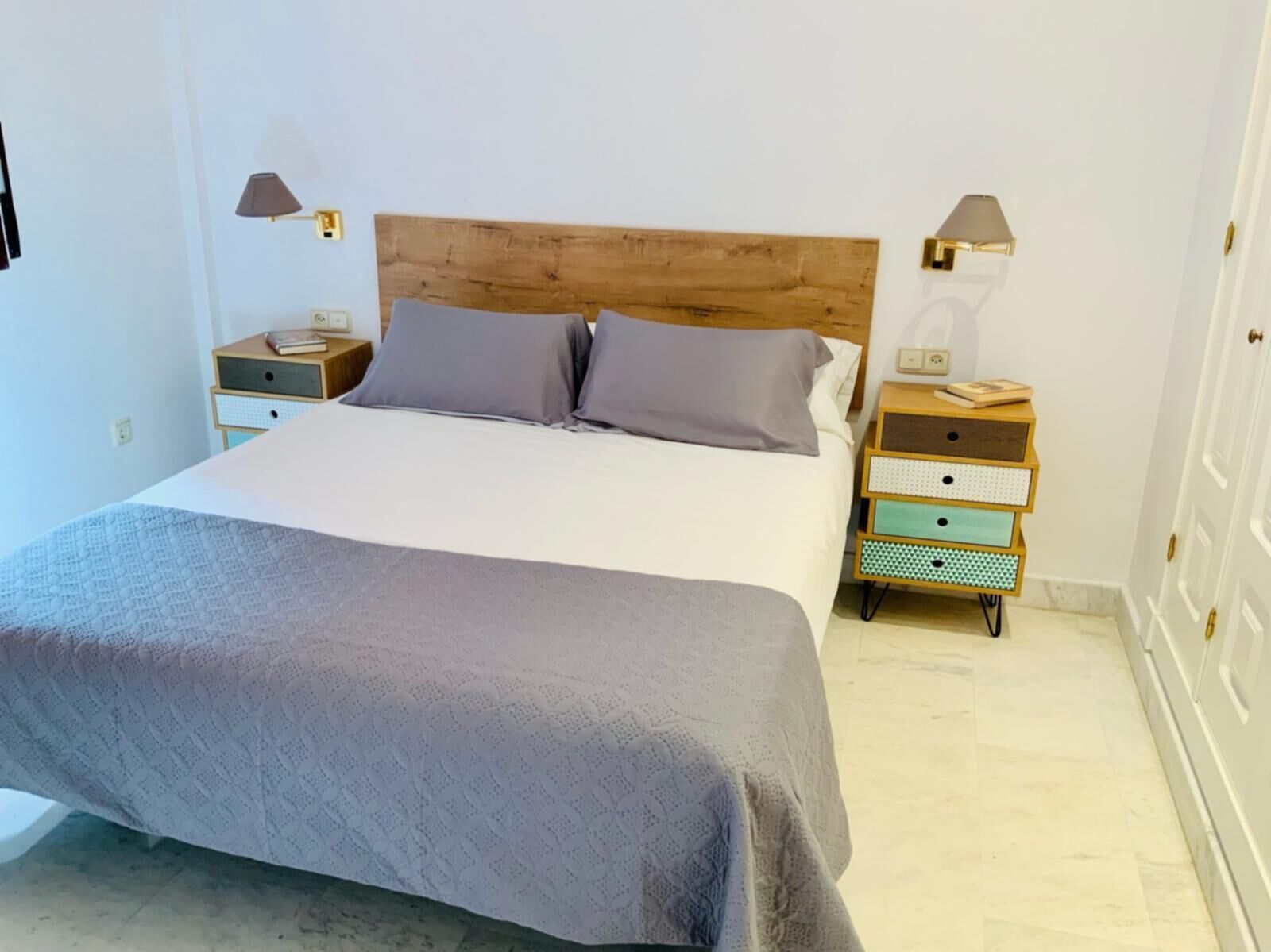 1 slaapkamer, een strijkplank/strijkijzer, wifi, beddengoed