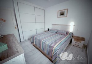 3 slaapkamers, een strijkplank/strijkijzer, wifi, beddengoed