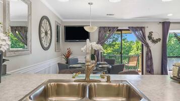 Condo, 1 King Bed with Sofa bed, Patio, Golf View (Clubhouse Bungalow) | Interior