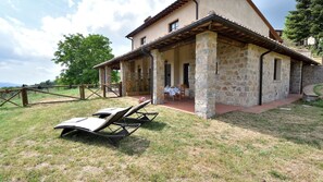 Outdoor dining - Ginepro, Poderone, Roccalbegna, Grosseto and Maremma (Roccalbegna)