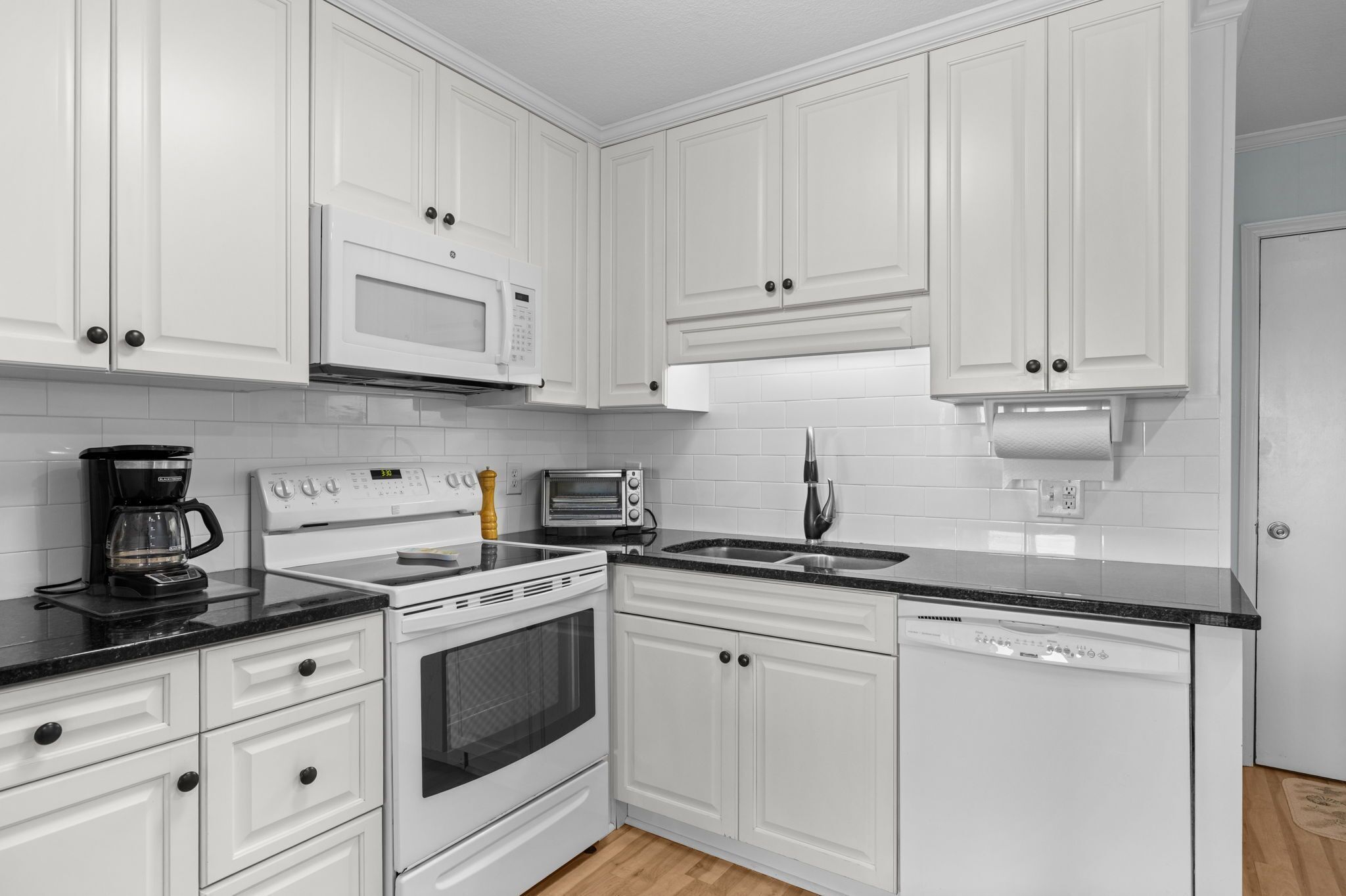 Dishwasher, coffee/tea maker, cookware/dishes/utensils