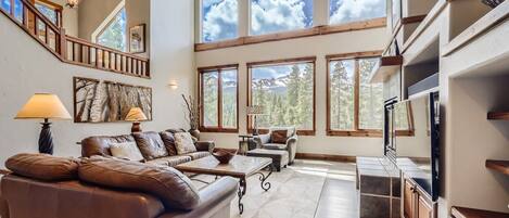 House, Multiple Beds, Balcony, Mountain View | Living room