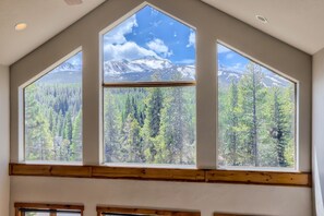 獨棟房屋, 多張床, 陽台, 山景 | 4 間臥室、免費無線上網、床單