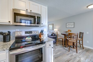 Fridge, microwave, stovetop, coffee/tea maker - New Bern Abode w/ Yard ~ 2 Mi to Neuse River (New Bern)