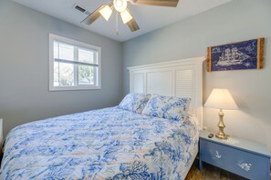 3 bedrooms, iron/ironing board, WiFi, bed sheets - New Bern Abode w/ Yard ~ 2 Mi to Neuse River (New Bern)