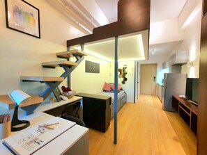 Skrivebord, strykejern/-brett, wi-fi (inkludert) og sengetøy