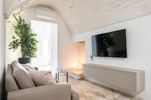 Apartment | Living area | 30-inch TV with digital channels - Palazzo Rapanà Exclusive Flat (Ostuni)