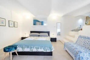 Iron/ironing board, free WiFi, bed sheets
