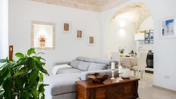 Apartment, Terrace | Living area | 30-inch TV with digital channels