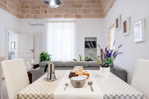 Apartment, Terrasse | Esszimmer