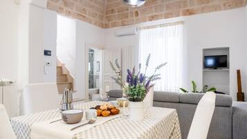 Apartment, Terrace | Living area | 30-inch TV with digital channels