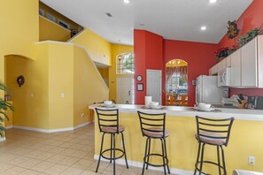 電冰箱、微波爐、烤箱、爐台