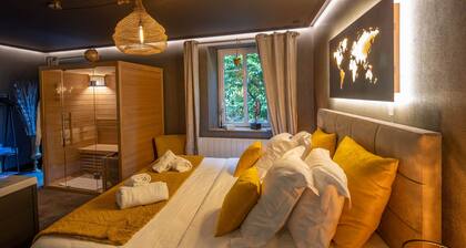 La Suite - Romantic escape with spa and private sauna, Beautiful suite with spa, sauna and parkin