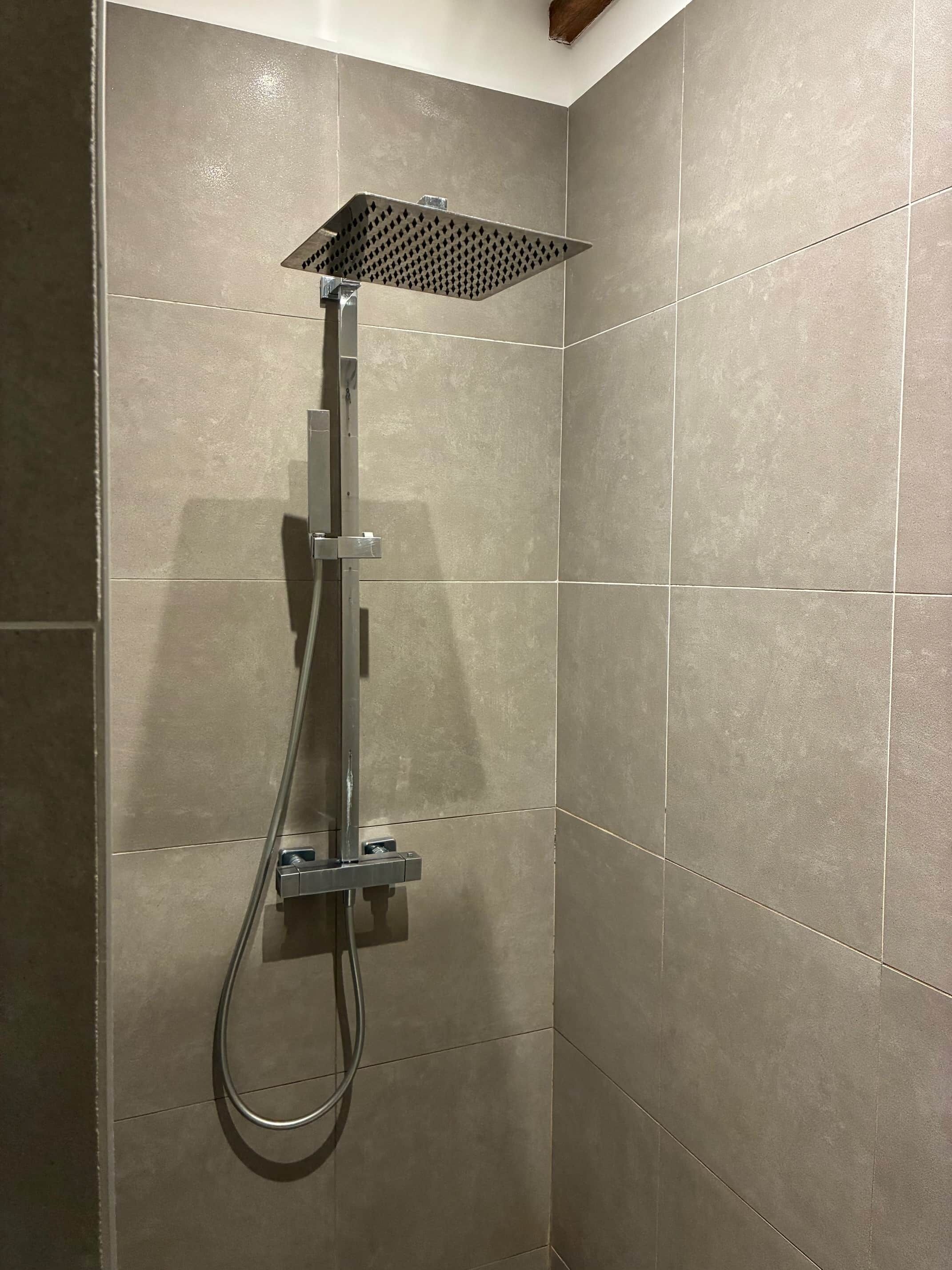 Hårtørrer, håndklæder, Toiletpapir