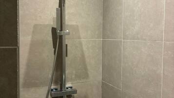 Hårtørrer, håndklæder, Toiletpapir