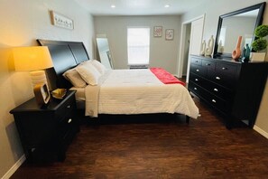 2 habitaciones, tabla de planchar con plancha, wifi y ropa de cama