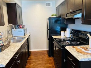 Refrigerador, microondas, parrilla de estufa y lavavajillas