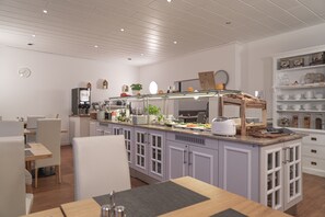 Daily buffet breakfast for a fee - Hotel Königshof Dortmund (Dortmund)