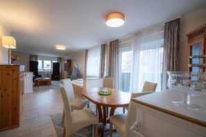 Apartment, Balcony | Living area