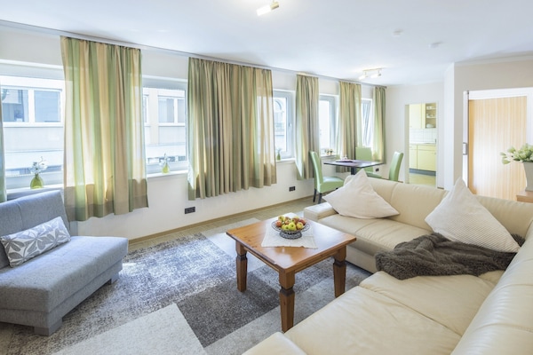 Apartament, 2 dormitoris, cuina | Sala d'estar | Televisor intel·ligent, Netflix, serveis de streaming i oficines