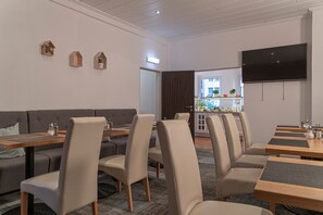 Desayuno buffet todos los días (con cargo)