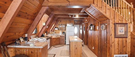 House, 2 Queen Beds, Patio, Mountain View (Tahoe Bear House) | Private kitchen | Fridge, microwave, oven, stovetop