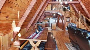 Hus - 2 queensize-sängar - uteplats - utsikt mot bergen (Tahoe Bear House) | Interiör
