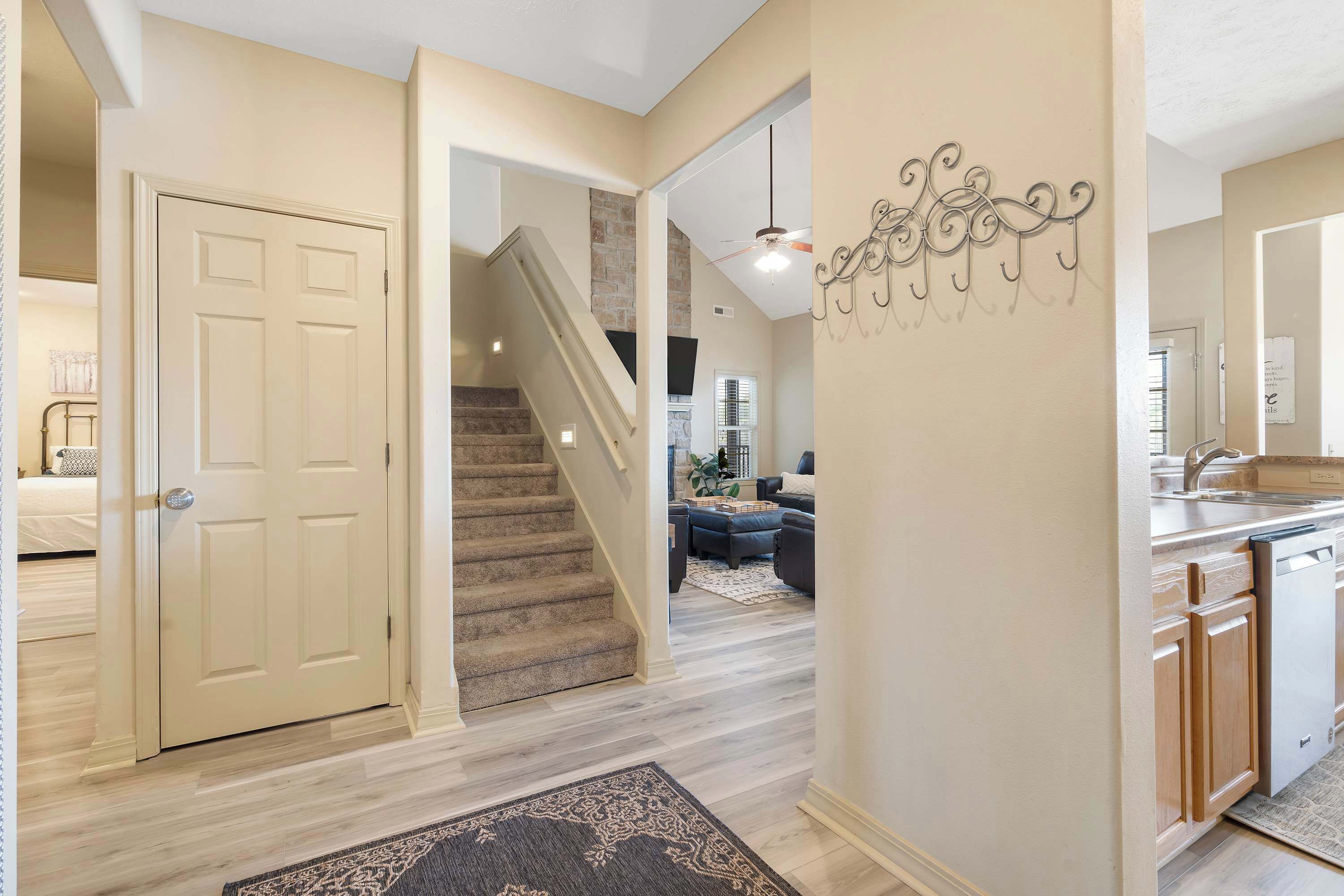 Townhome, Multiple Beds, Balcony, Garden View (Birdie Lane Beauty) | Interior