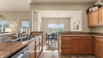 Townhome, Multiple Beds, Balcony, Garden View (Birdie Lane Beauty) | Private kitchen