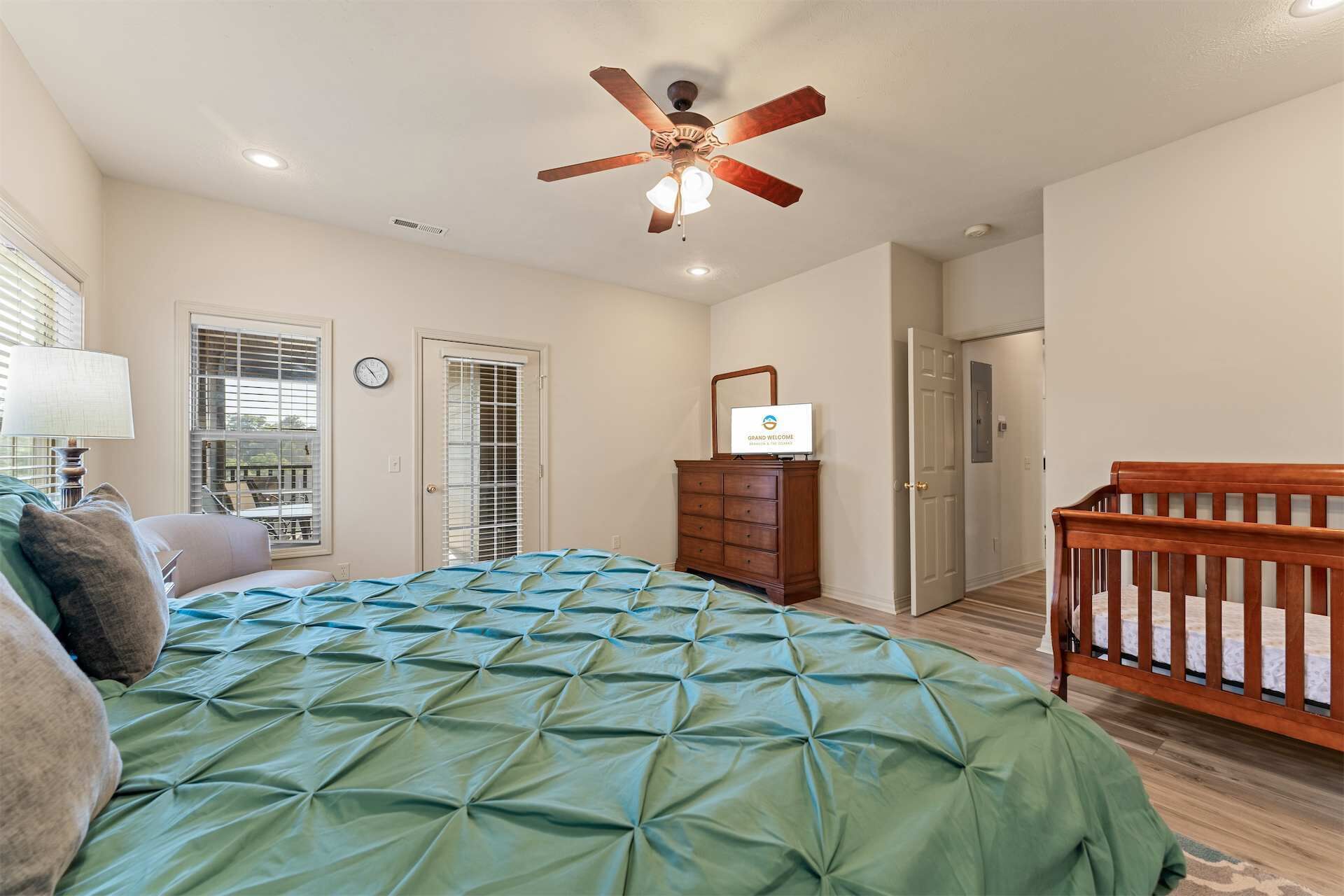 Casa de ciudad, varias camas, balcón, vista al jardín (Birdie Lane Beauty) | 3 habitaciones, wifi gratis y decoración personalizada 