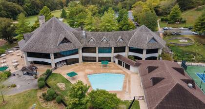 Birdie Lane Beauty - Golf, Pools, Gym, & More!