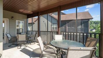 Townhome, Multiple Beds, Balcony, Garden View (Birdie Lane Beauty) | Outdoor dining
