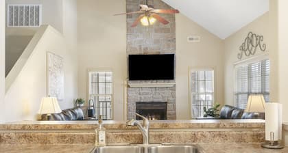 Birdie Lane Beauty - Golf, Pools, Gym, & More!