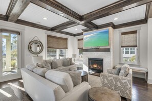 Televisión y chimenea