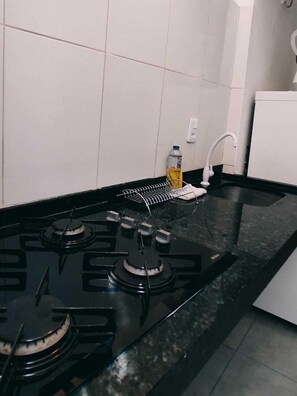 Studio Standar | Dapur pribadi | Lemari es, kompor, dan mesin pembuat kopi/teh