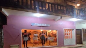 A storefront with a sign reading "JERI BELLA".