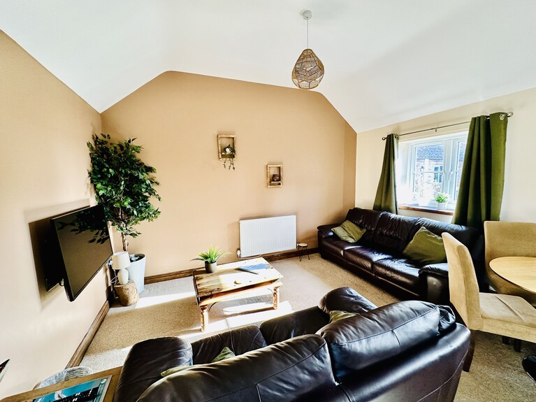 A Delightful Single Storey Cottage Located On A Shared Courtyard - Bridlington