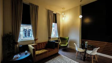 Deluxe Apartment, Kitchen | Free WiFi, bed sheets