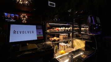 Daily to-go breakfast (GBP 6.95 per person)