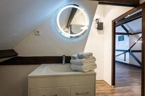 淋浴设施、吹风机