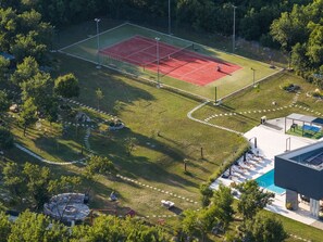 Sports court - Villa Nella Foresta with private 66sqm heated pool, Whirlpool, Tennis court, Gym, Billiards, 4 en-suite bedrooms (Radošić)