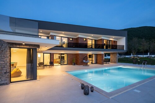 Villa Nella Foresta with private 66sqm heated pool, Whirlpool, Tennis court, Gym, Billiards, 4 en-suite bedrooms