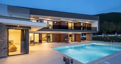 Villa Nella Foresta with private 66sqm heated pool, Whirlpool, Tennis court, Gym, Billiards, 4 en-suite bedrooms