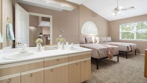 Condo, nhiều giường, bếp, quang cảnh vườn (Cityscape Memories) | 4 phòng ngủ, truy cập Internet không dây miễn phí, trang trí khác biệt 