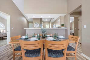 Condo, Multiple Beds, Kitchen, Garden View (Cityscape Memories) | Dining