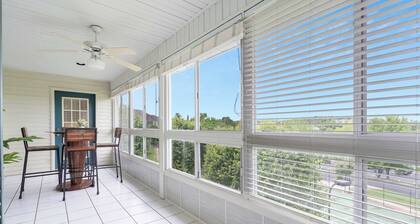 Cityscape Memories - Nearby Golf & Lake