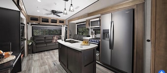 Cheerful tiny house in GREAT location