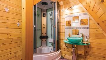 Rumah | Kamar mandi | Shower, pengering rambut, dan handuk