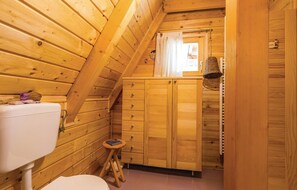House | Bathroom | Shower, hair dryer, towels
