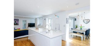 The Coach House - Stunning. Contemporary. Close to all wedding venues. 
